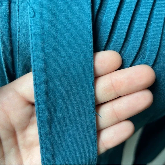 Elegant Teal Dress with Button Detail - Picture 4 of 10